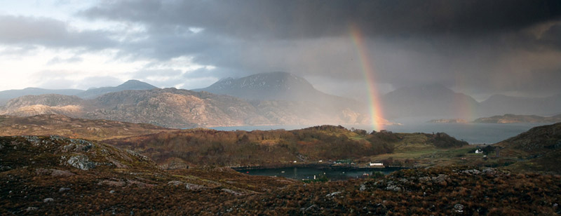 Regenboog voorbij Loch Torridon